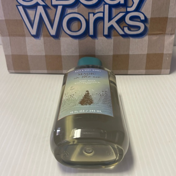 Bath & Body Works Magic in the Air Shower Gel - Picture 6 of 9